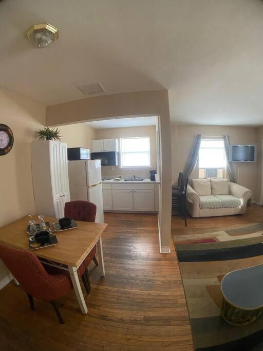 Private One-Bedroom 8 -Directly Across From Beach St. Pete Beach Exteriör bild